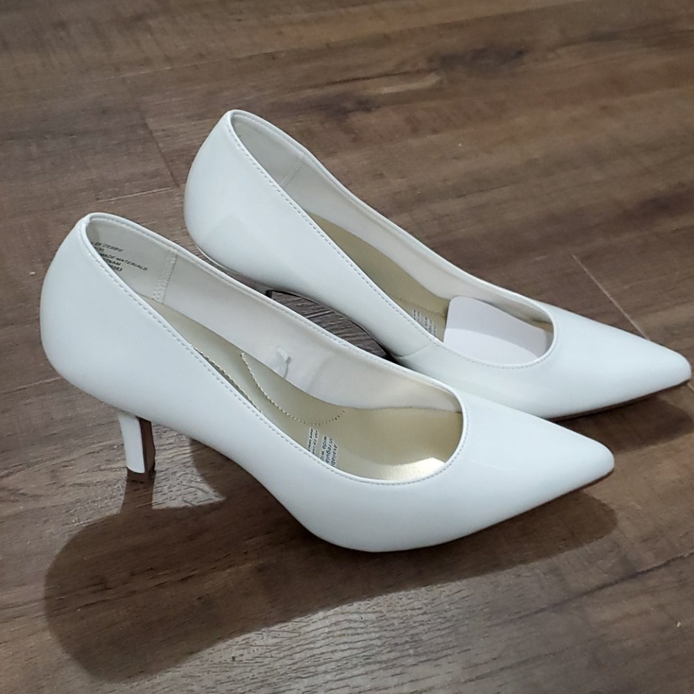 White pumps NEW